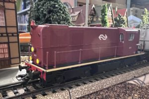 ROCO NS loc 2417 met oliewagons CAB en EVA