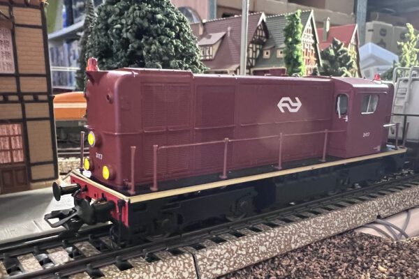 ROCO NS loc 2417 met oliewagons CAB en EVA
